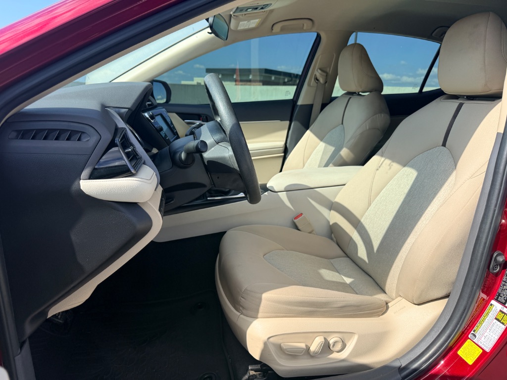 2020 Toyota Camry LE - Photo 11