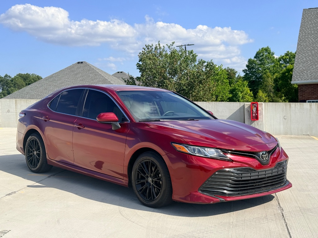 2020 Toyota Camry LE - Photo 9