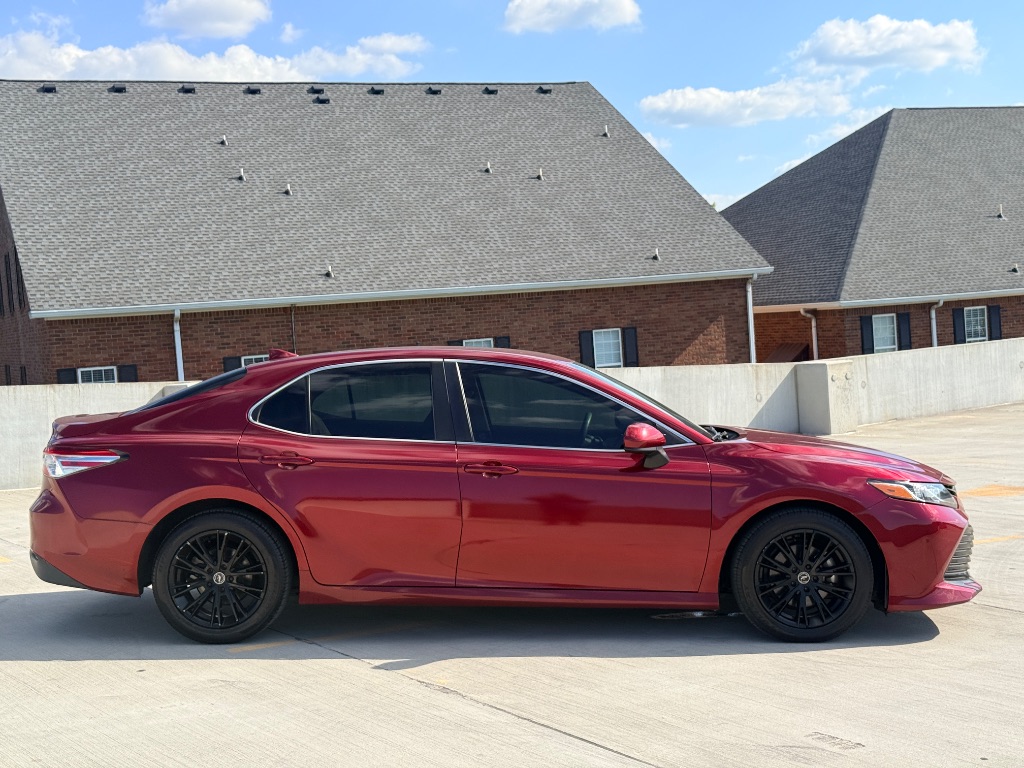 2020 Toyota Camry LE - Photo 8