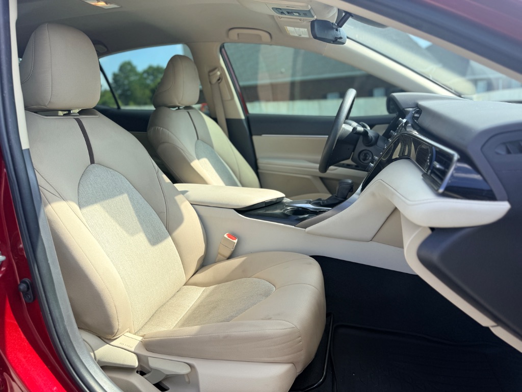 2020 Toyota Camry LE - Photo 13